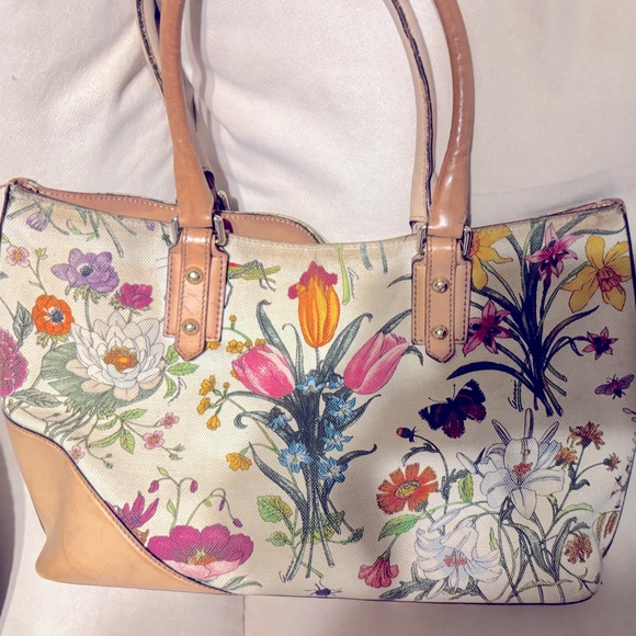 Gucci Handbags - Authentic Limited Edition Gucci Floral Print Tote